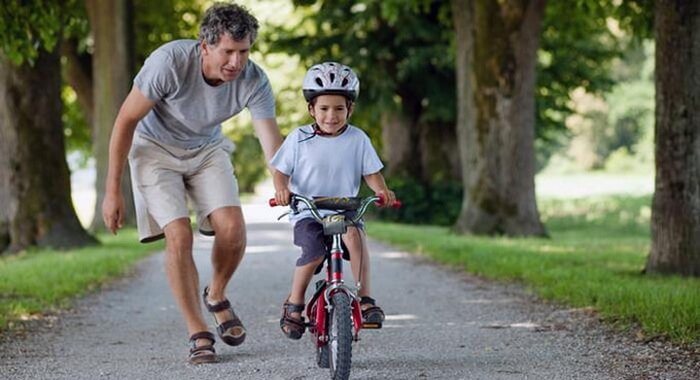 Bố mẹ cần chú ý gì khi cho trẻ em đi xe đạp