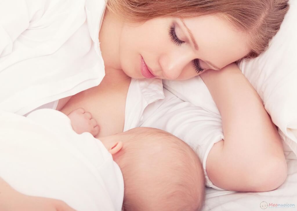 Bú sữa mẹ là nguồn dinh dưỡng cho con